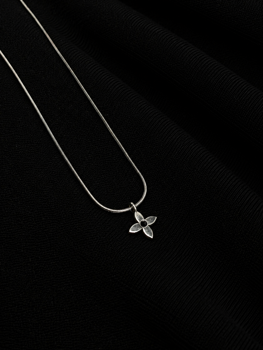 Luna Bloom Pendant Chain