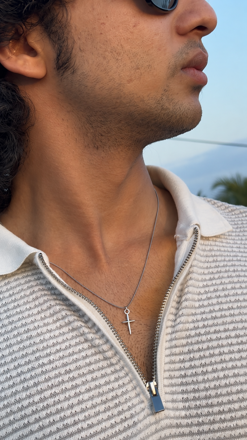 Minimal Cross Pendant Chain